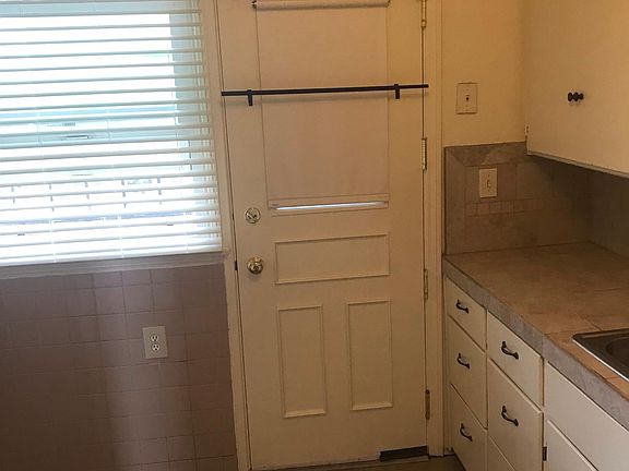 3rd image of 8914 Crenshaw Blvd APT 3