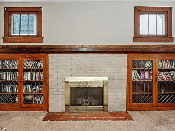 5th image of 815 Clark St