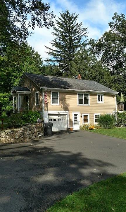 2nd image of 16 Mallory Hill Rd