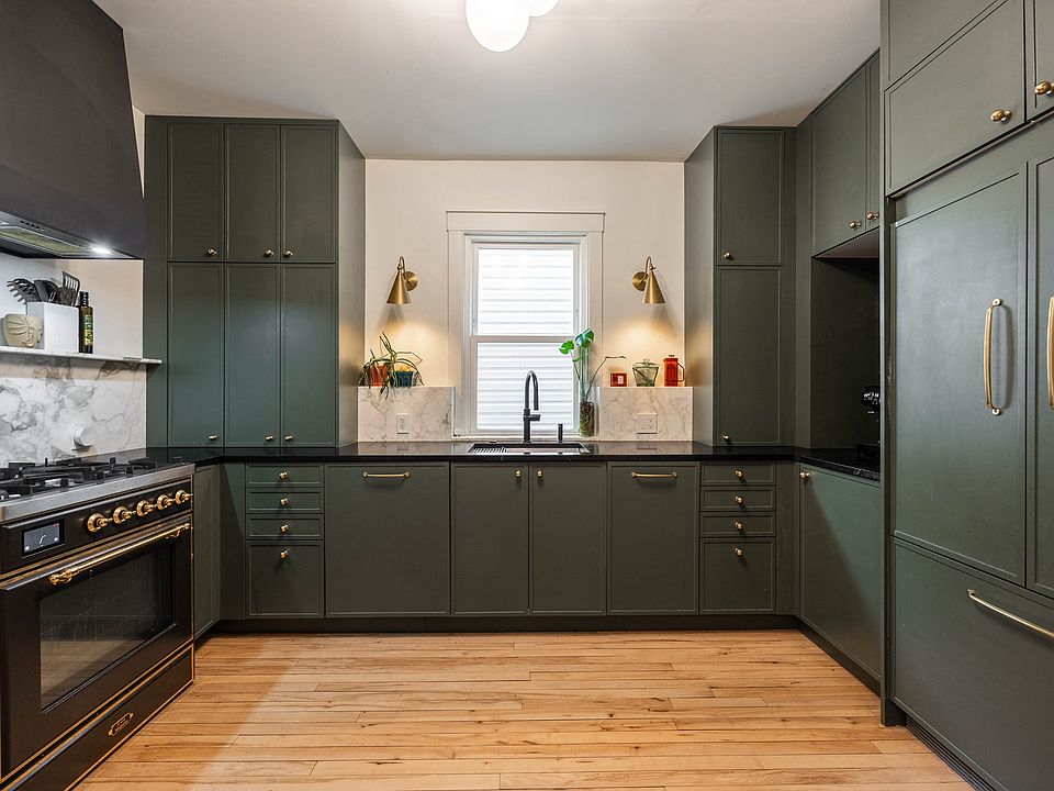 1st image of 2644 N Hamlin Ave #1
