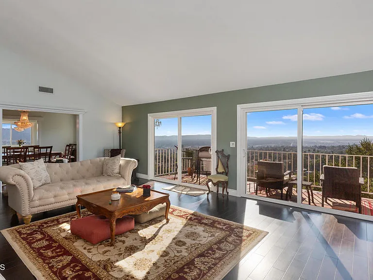 1234 E Tujunga Ave — Photo 21