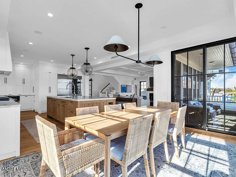 802 1st Ave — Photo 10