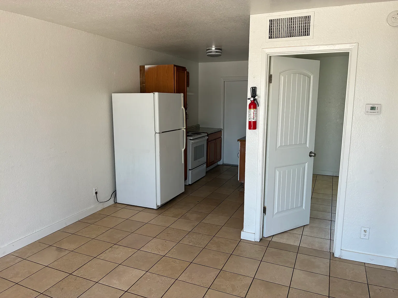 1 bed, 800 sqft, $400 — Photo 3