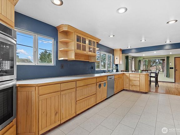 5th image of 8724 16th Avenue SW
