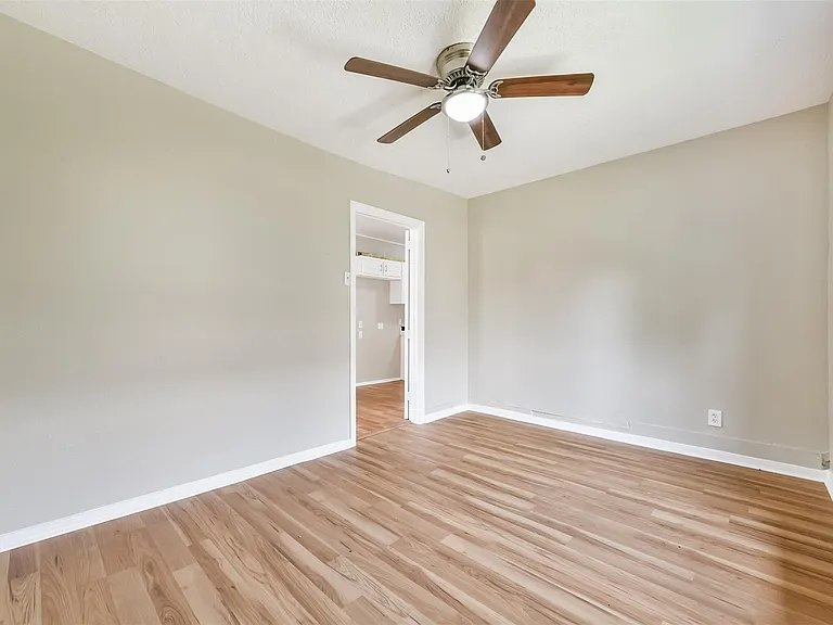 7615 Avenue E — Photo 10