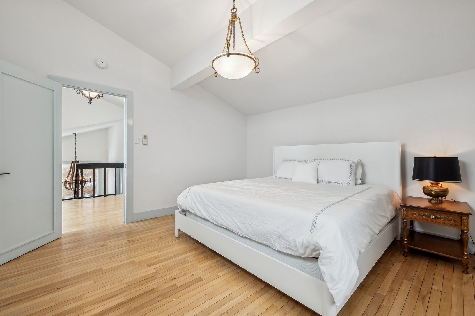  Upper bedroom 2