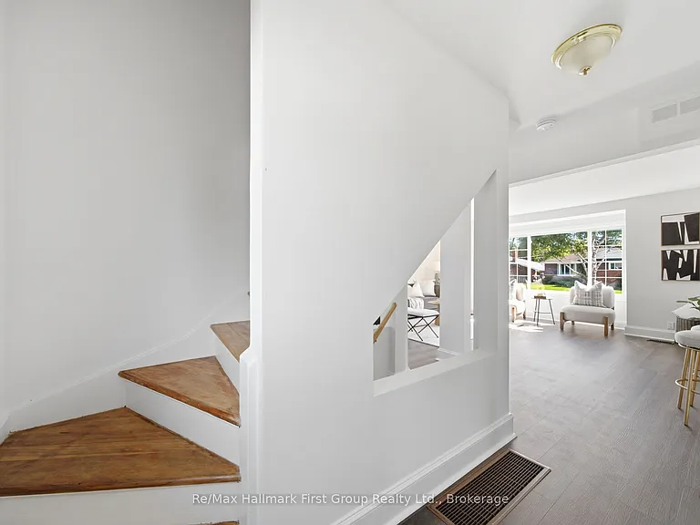573 Sinclair St — Photo 17