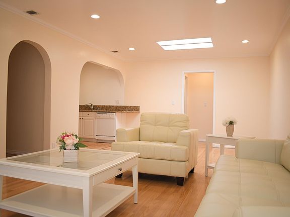 4th image of 834 Lincoln Blvd APT 5