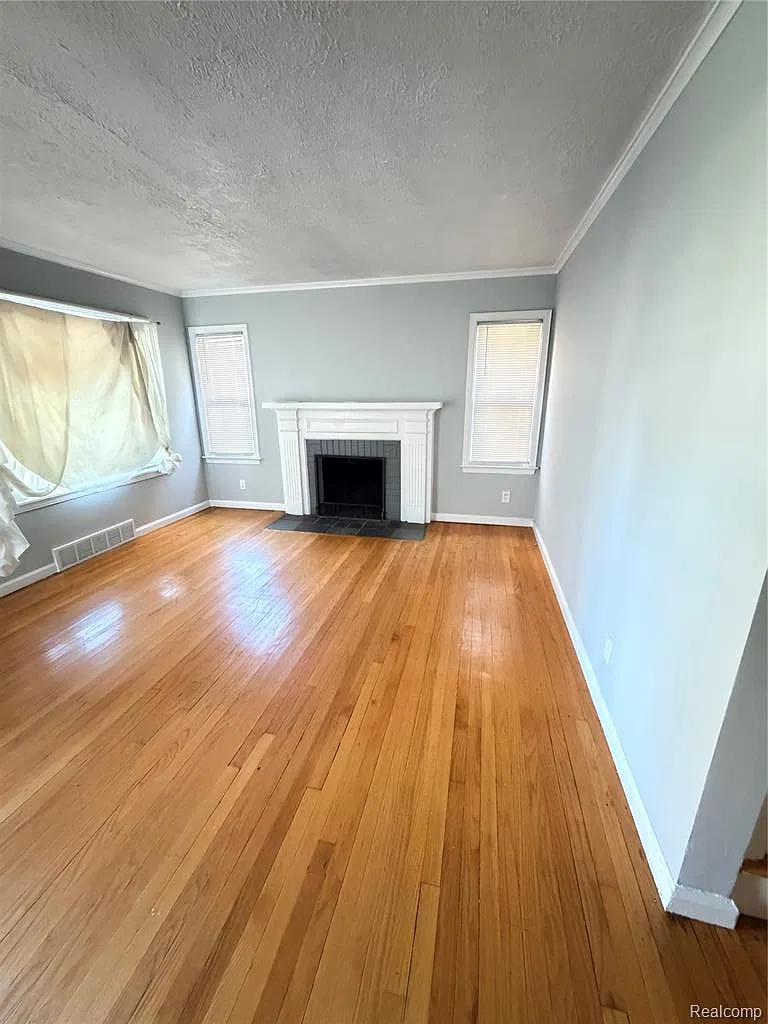 3 bed, 1.5 bath, 1430 sqft, $1,400 — Photo 3
