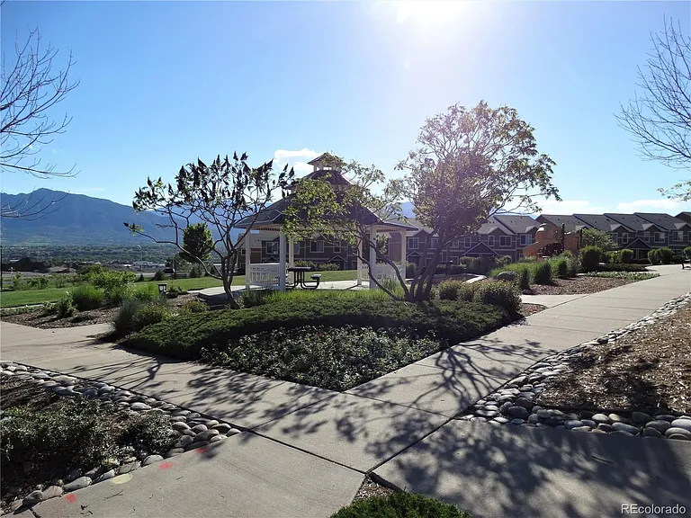 2119 Falkirk Dr #B — Photo 24