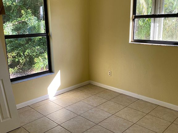 4th image of 260 Rose Blvd #A