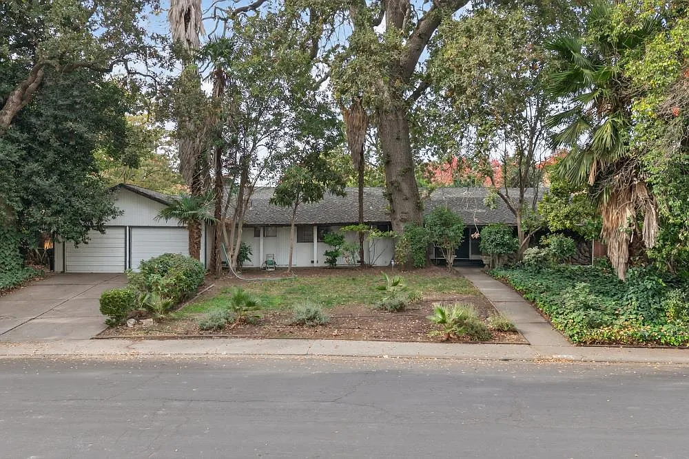 7517 Park Woods Dr photo 1