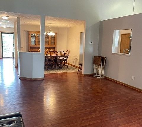 2nd image of 129 Arbor Glen Ct