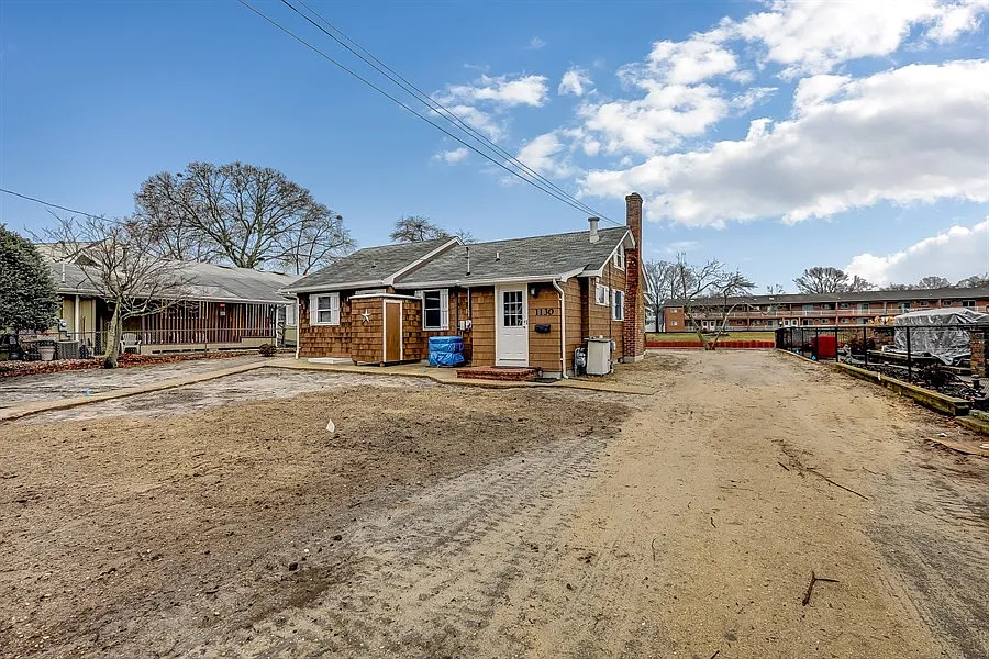 1130 Canal Dr photo 1
