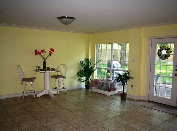 5th image of 918 Japonica Ln