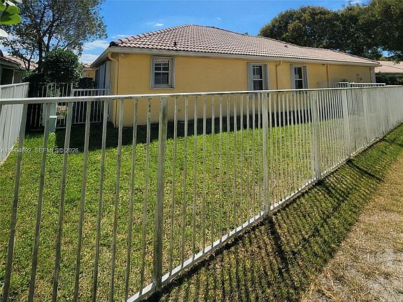 3rd image of 4309 Pine Ridge Ct