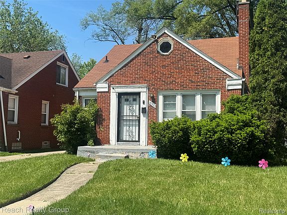3rd image of 15371 Heyden St