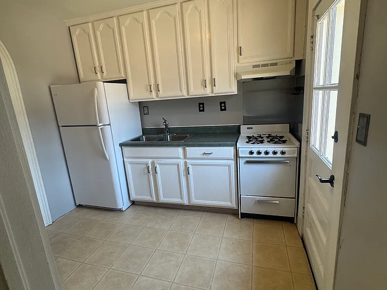 213 Perry St #2 — Photo 3