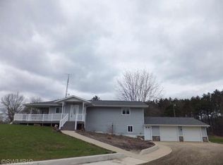 5373 E River Rd, Twin Lake, MI 49457