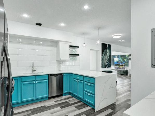 708 NE 24th Ave