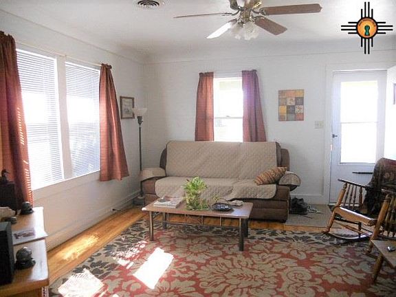 2nd image of 609 Ivy St