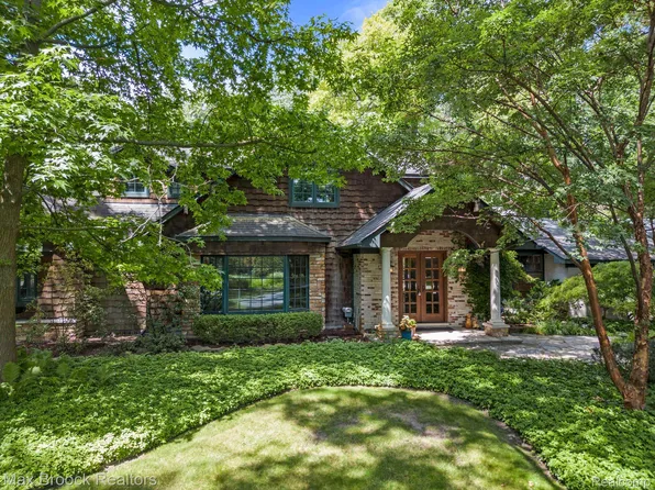 30795 Woodside Dr, Franklin, MI 48025