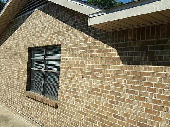 2nd image of 5667 Lynnhurst Ln