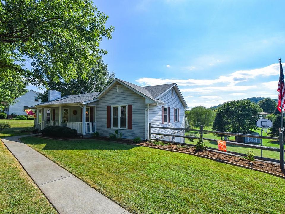 103 Baymeadow Ln Vinton VA-large-001-17-