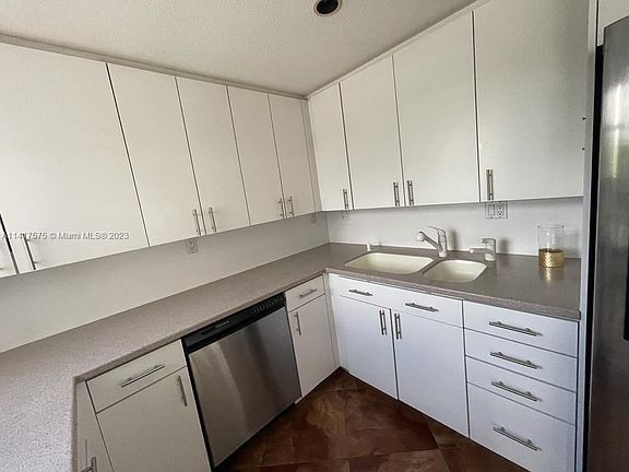 3rd image of 1865 Brickell Ave APT A614