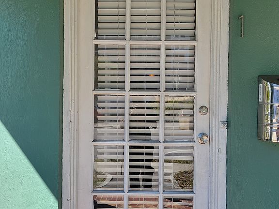 3rd image of 1003 Arlington Ave N APT 1