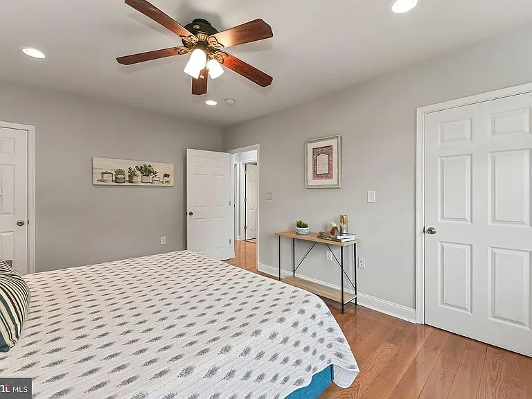 2219 Kearny St NE — Photo 16