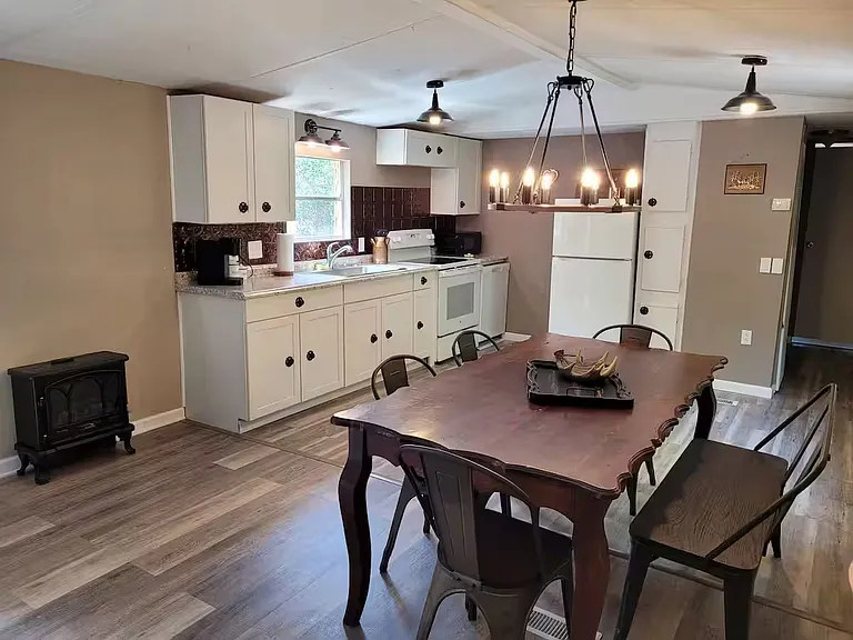 652 Magnolia St — Photo 4