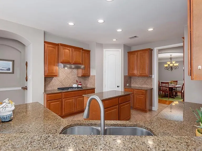 2207 Bayou Cove Ln — Photo 15