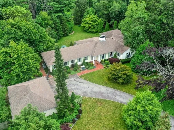 74 Peterson Rd, Duxbury, MA 02332