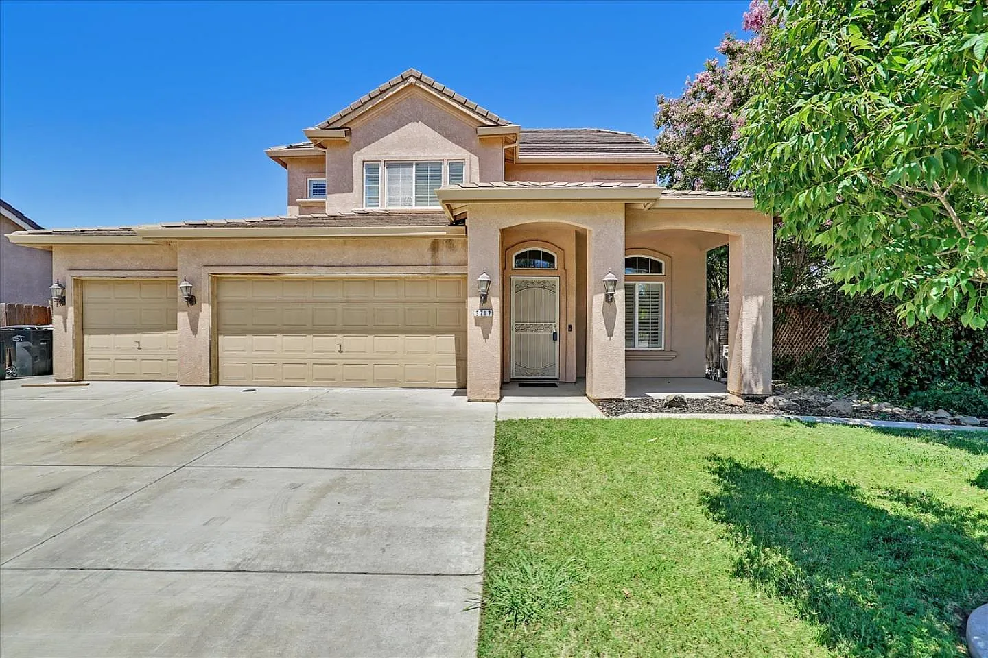 3717 Lauding Way photo 1