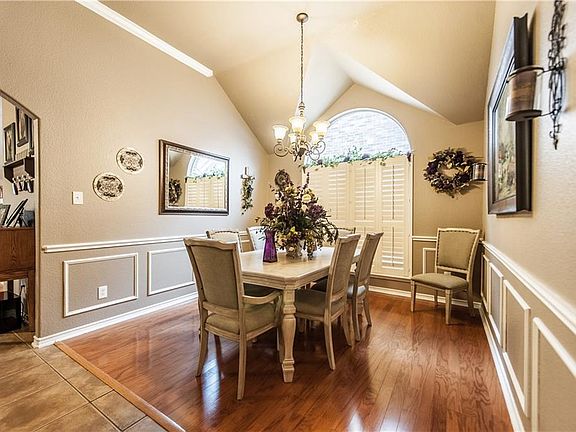 3rd image of 8108 Twin Oaks Dr