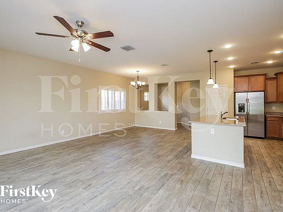 4th image of 376 W Flame Tree Ave