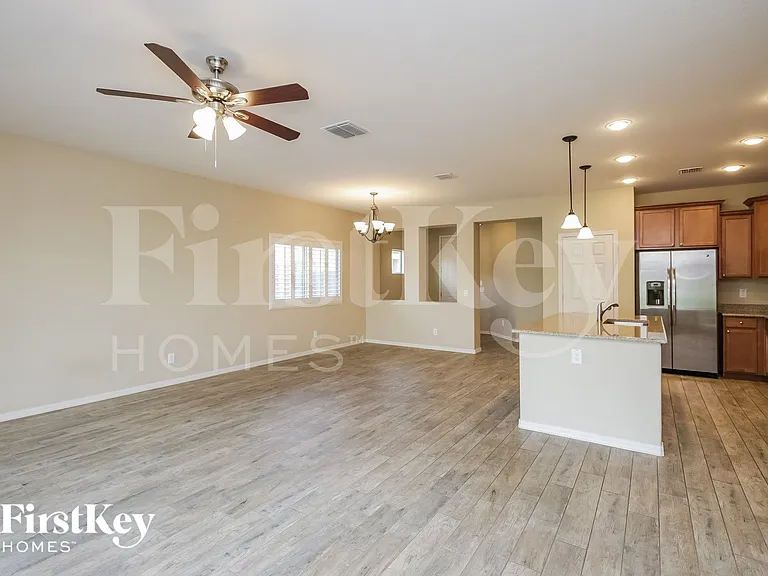 376 W Flame Tree Ave — Photo 4