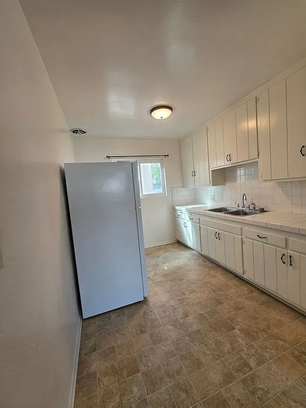 2 bed, 1.0 bath, 700 sqft, $2,140 — Photo 4