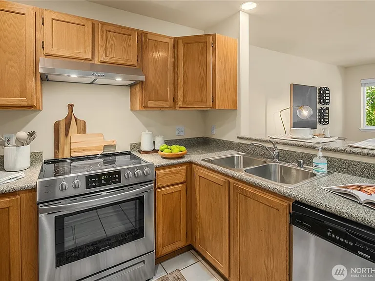 12406 SE 31st St #202 — Photo 11