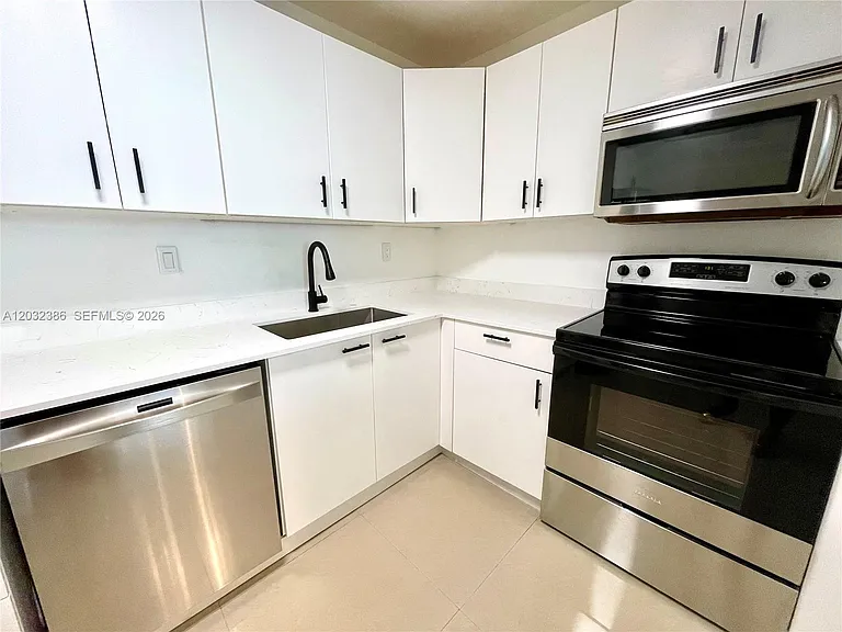 19390 Collins Ave #316 — Photo 2