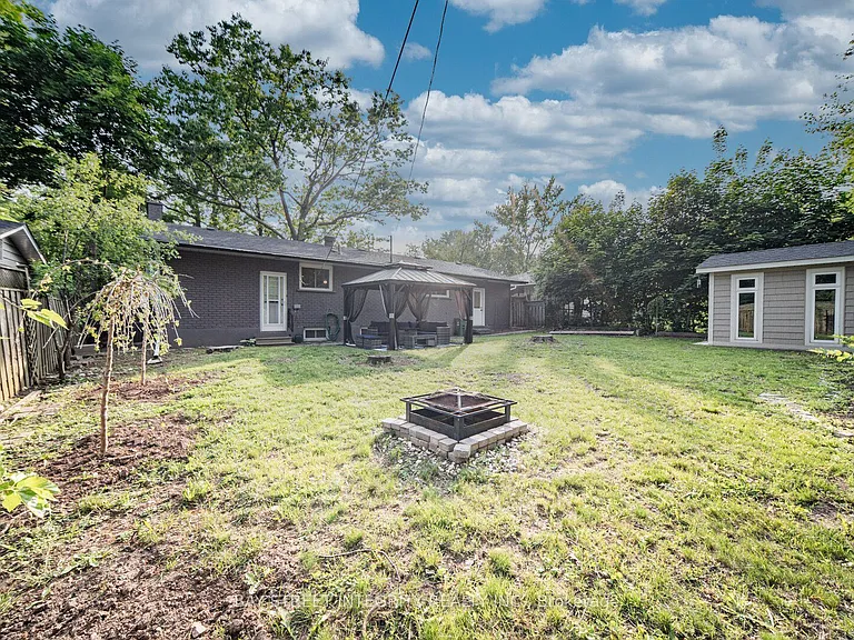 1277 Gainsborough Dr — Photo 45