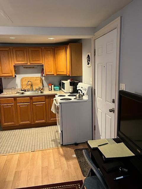 2nd image of 520 Long Hill Rd #B
