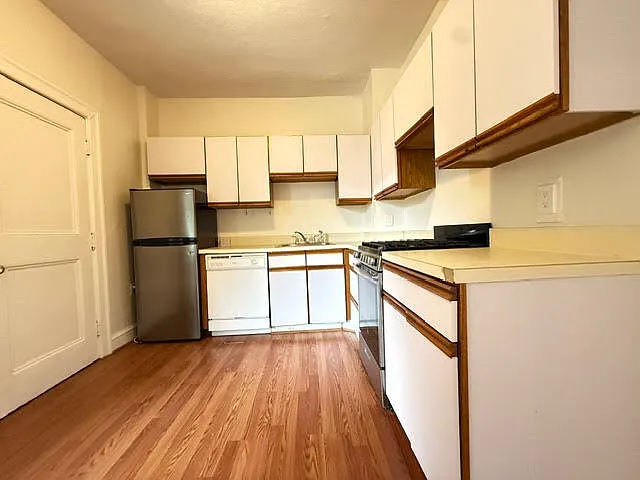 Studio, 1.0 bath, 328 sqft, $2,000 — Photo 3