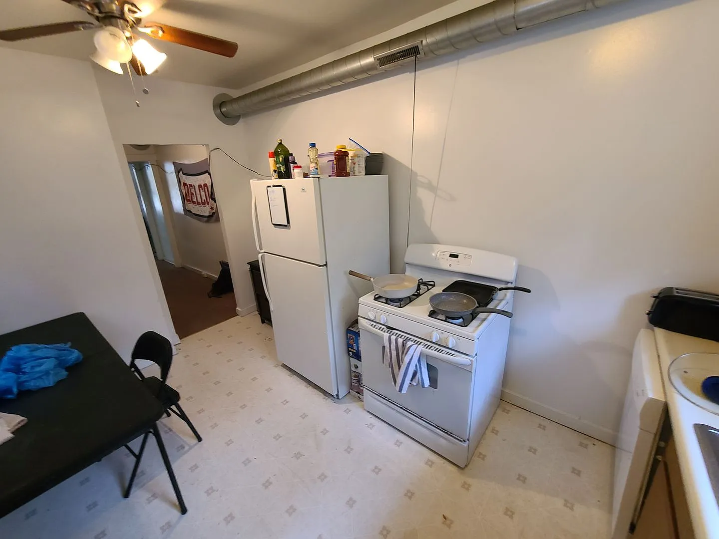 Four Bedroom House on Chesterfield! — Photo 2