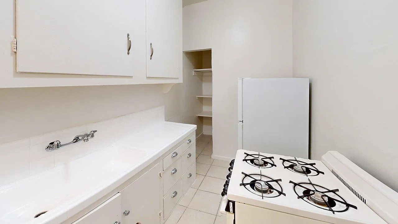 Chateau El Cerrito Apartments — Photo 1