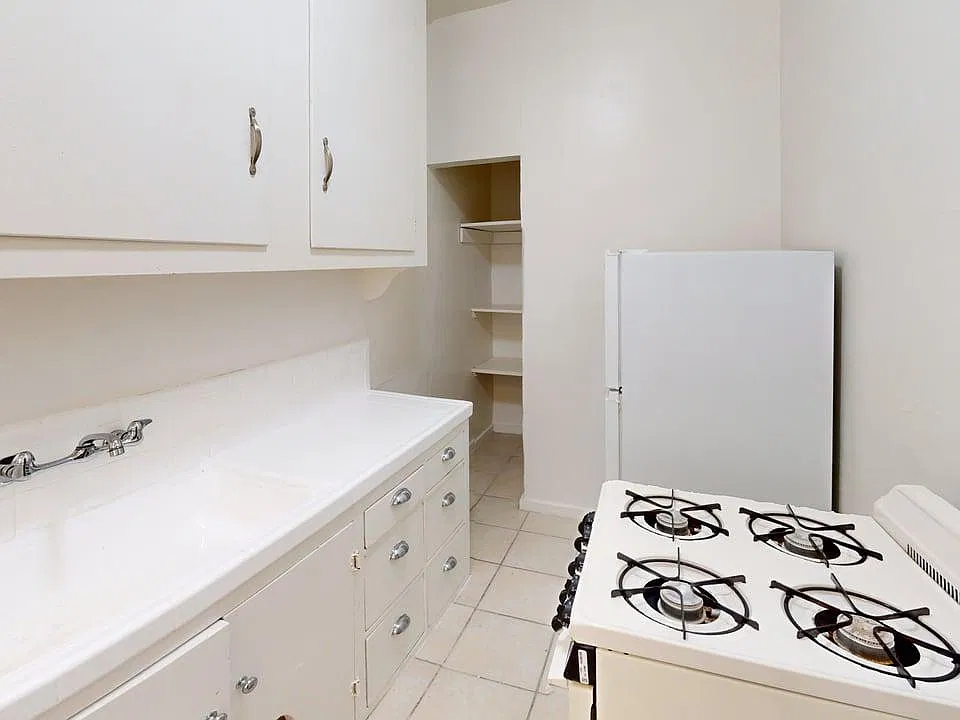 Chateau El Cerrito Apartments