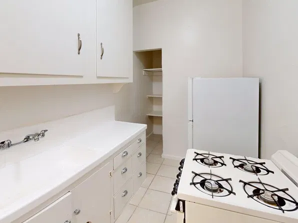 Chateau El Cerrito Apartments