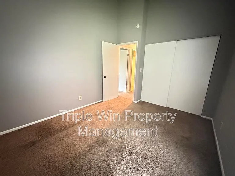 2450 Jenkee Dr — Photo 16