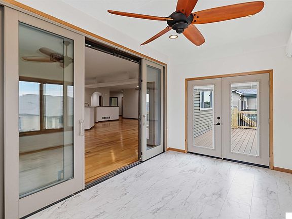 2nd image of 2727 Shadowbrook Dr